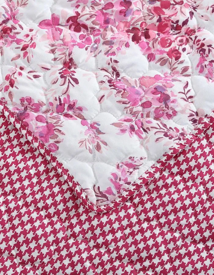 Betsey Johnson Women BETSEYS FLORAL VINEYARD FULL QUEEN QUILT SHAM SET PINK Betsey Johnson Women BETSEYS FLORAL VINEYARD FULL QUEEN QUILT SHAM SET PINK