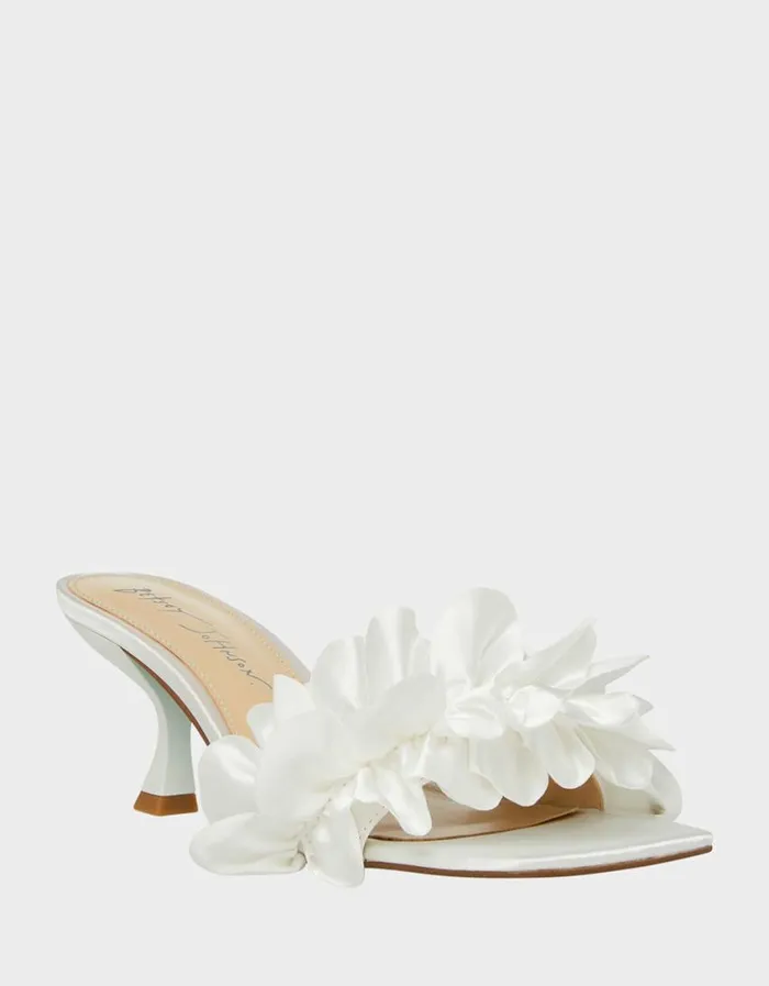 Betsey Johnson Women KIMI IVORY Ivory