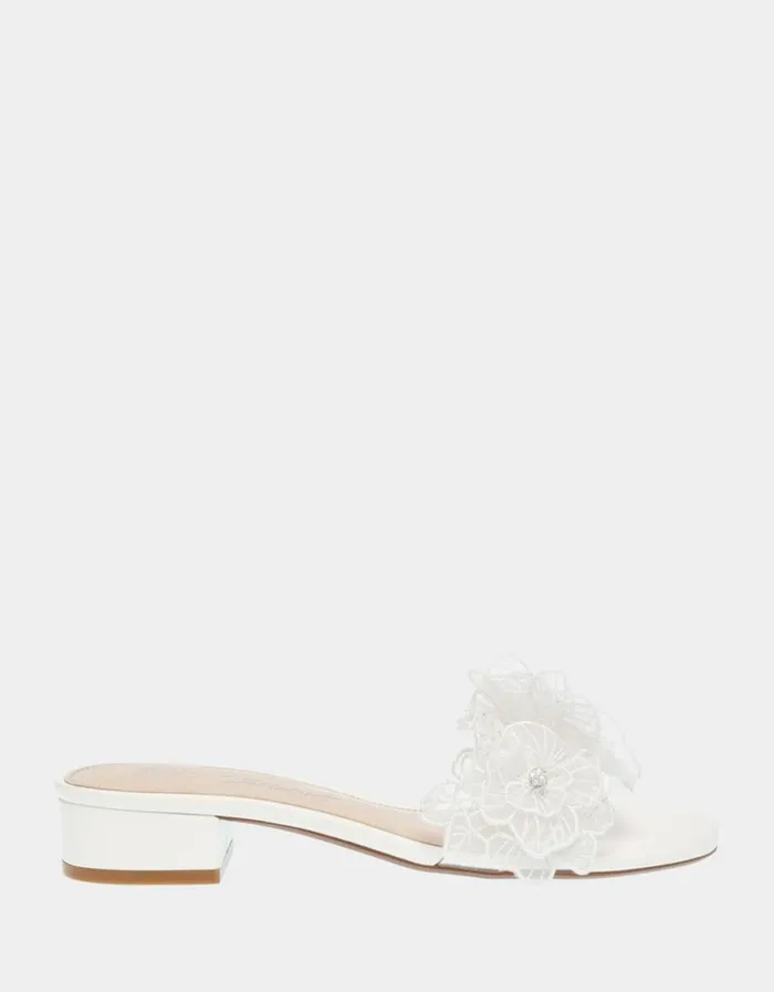 Betsey Johnson Women LIAM IVORY Ivory