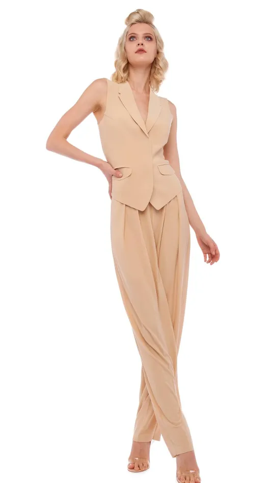 Norma Kamali Bottoms TAPERED PLEATED TROUSER Con Leche 8211 Clothing