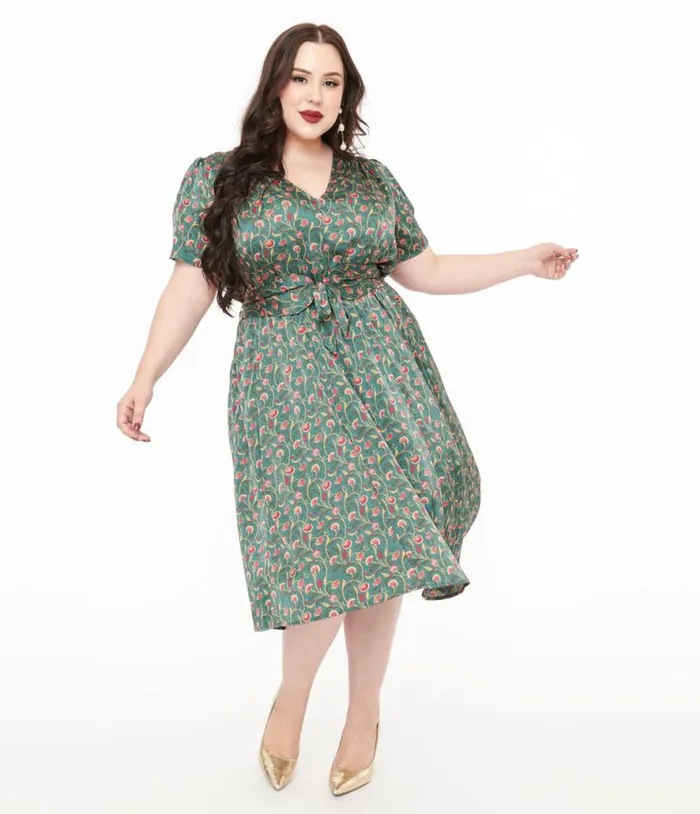 Plus Size 1940s Green and Red Fan Print Swing Dress DressesPlus Unique Vintage Pocket Dresses