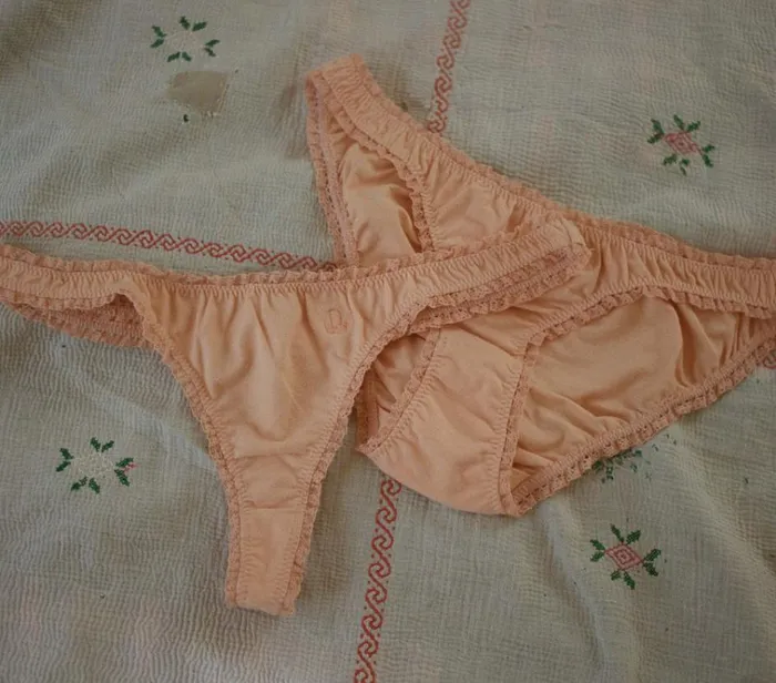 Shop MEG THONG Peche DEN Den Delicates