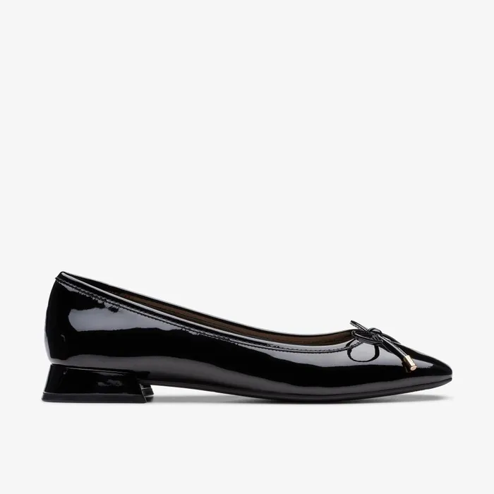 Ubree 15 Step Black Patent Women Clarks Flats