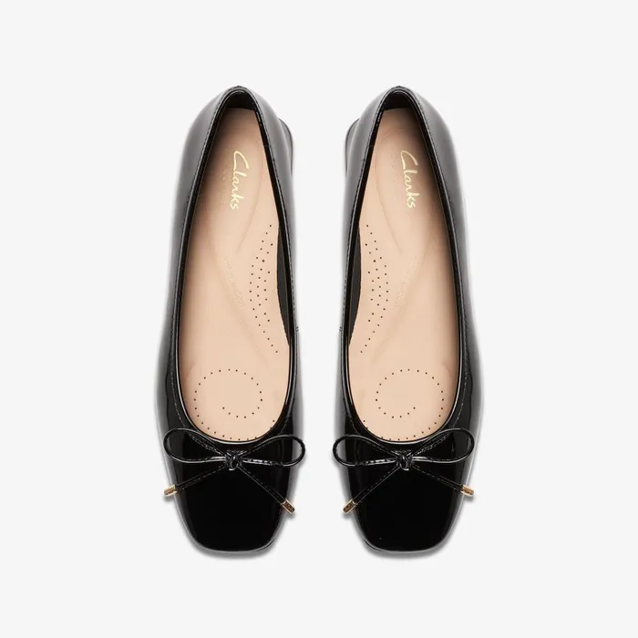 Ubree 15 Step Black Patent Women Clarks Flats