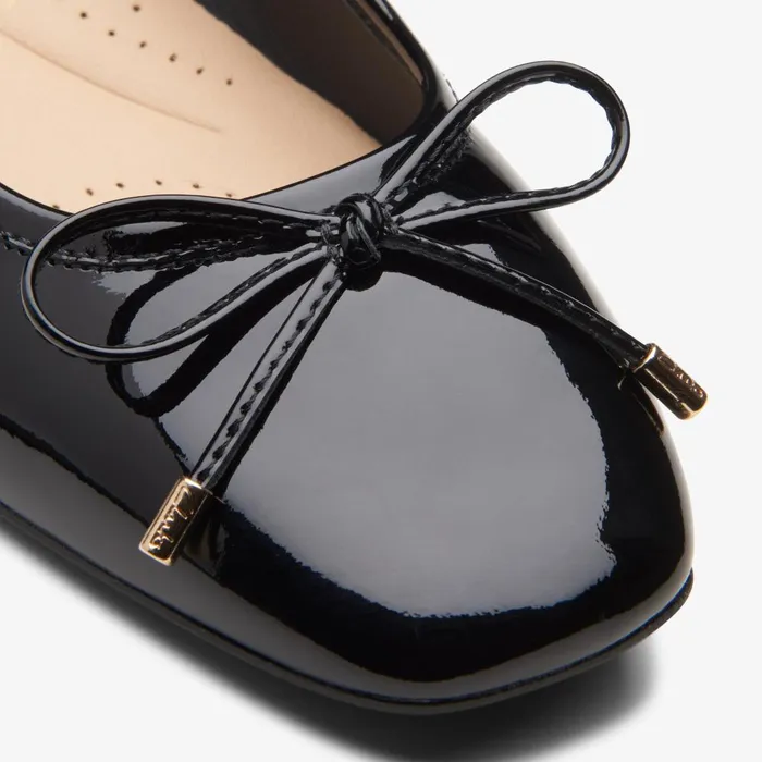 Ubree 15 Step Black Patent Women Clarks Flats